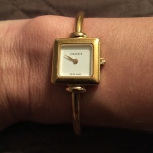 GUCCI 1900 L Gold Bangle Watch